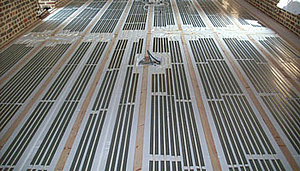 Lagerhölzer mit eingelegten Fußbodenheizungs-Elementen System NE/TE